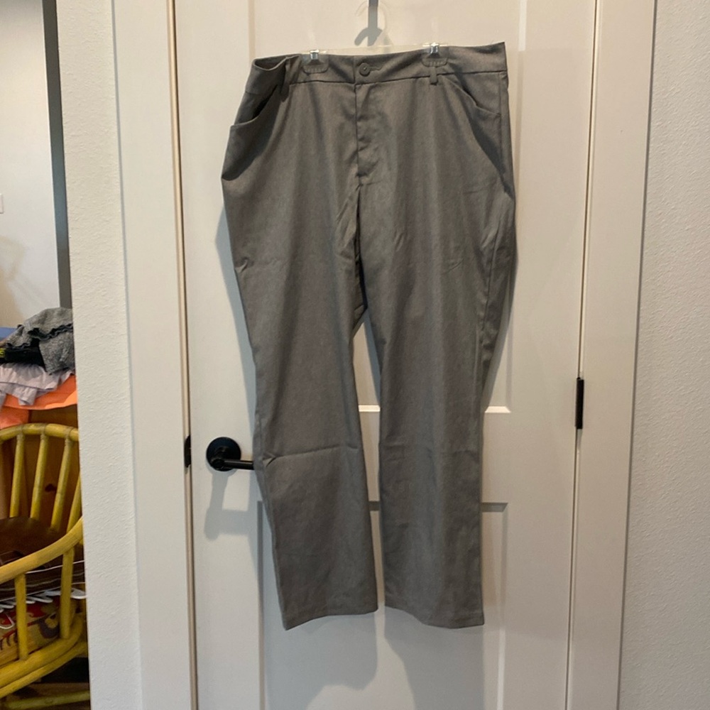 Women’s Lee Wrinkle Free Pants. ‎ Flat Front.  Gray.  Size 16 Short.